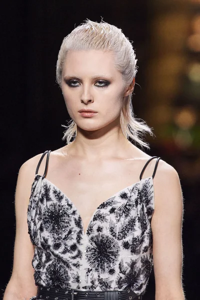 Look 77